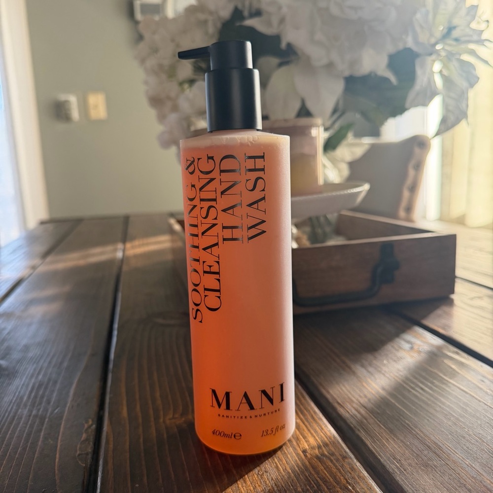 Mani sanitize & nurture Soothing Hand Wash 13.5 fl oz 400 ml made in Italy NEW